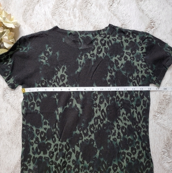 John + Jenn Forest Green Leopard Black Short Sleeve Tshirt NWT Size XS - Picture 10 of 12